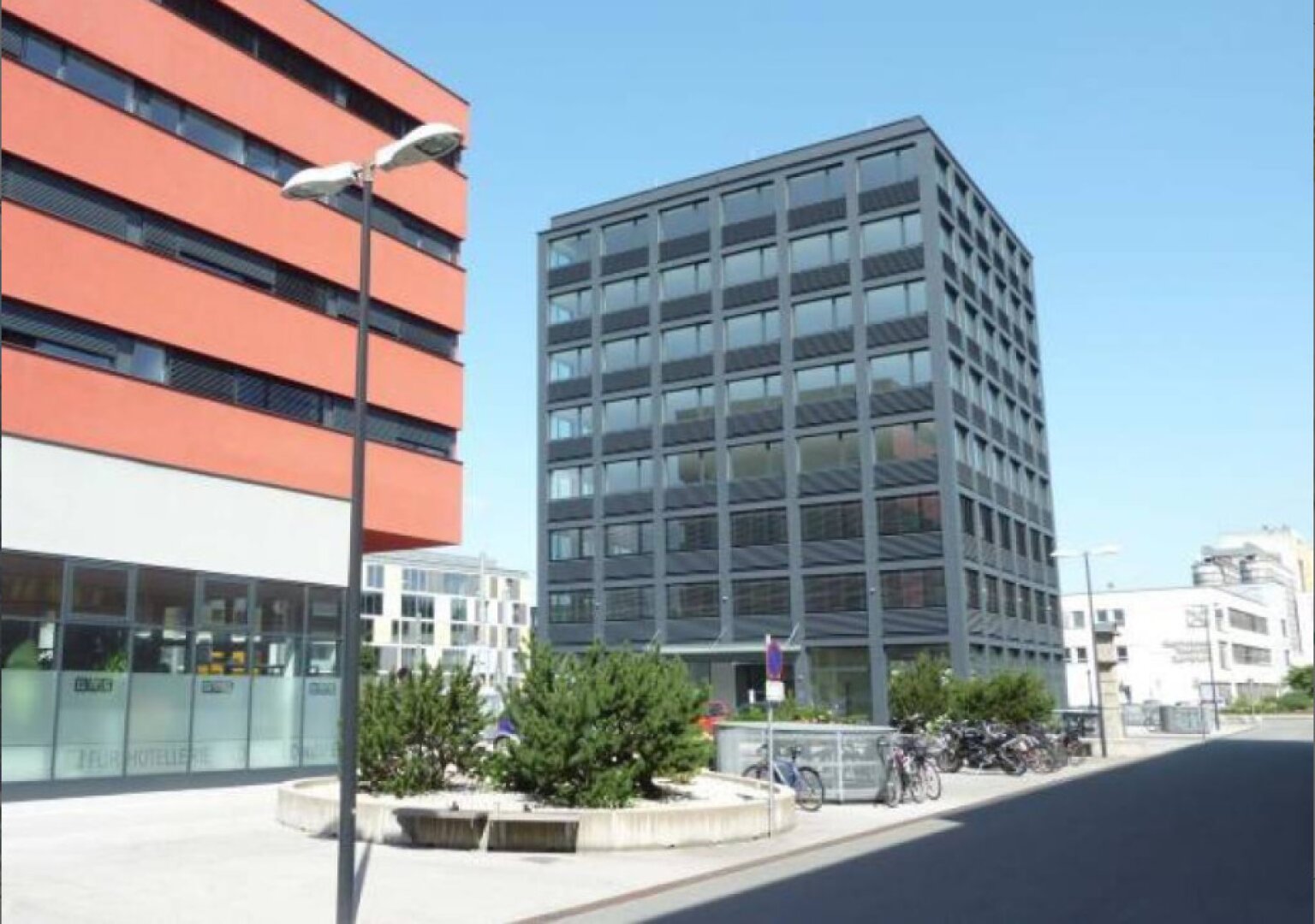 Büro/ Ausstellung im EG –  Salzburg Nord, top Sichtbarkeit, Frequenz – DIREKT VOM EIGENTÜMER